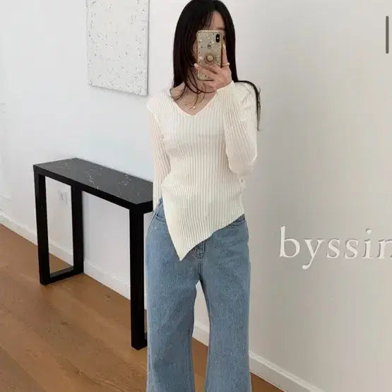 [BUNJANG] Bicyne Diagonal V-neck Knit / 바이씨니 사선브이니트