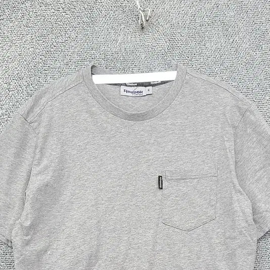 [BUNJANG] Reebok Light Gray Pocket Short Sleeve T-Shirt XL / 리복 라이트 그레이 포켓 반팔티 XL