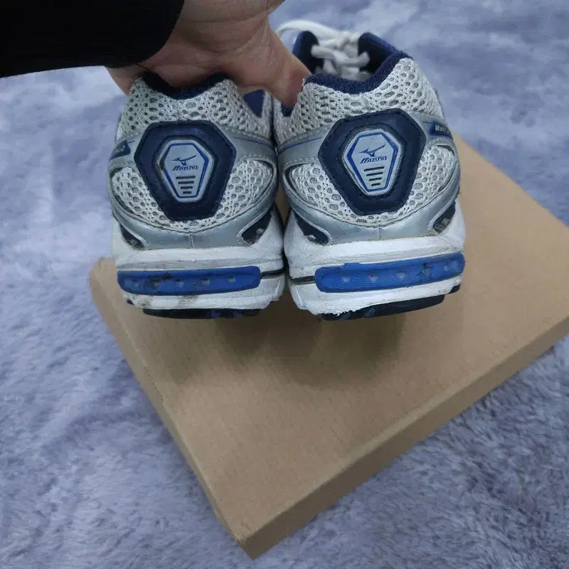 [BUNJANG] Mizuno Running Shoes 250 / 250 미즈노 운동화 | A