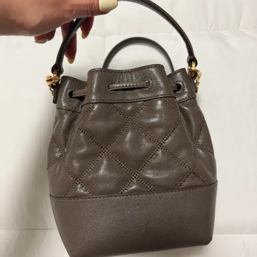 [BUNJANG] Tory Burch Willa Mini Bucket Bag Volcanic Stone / 토리버치 토트백 버킷뱃 (1회착용)