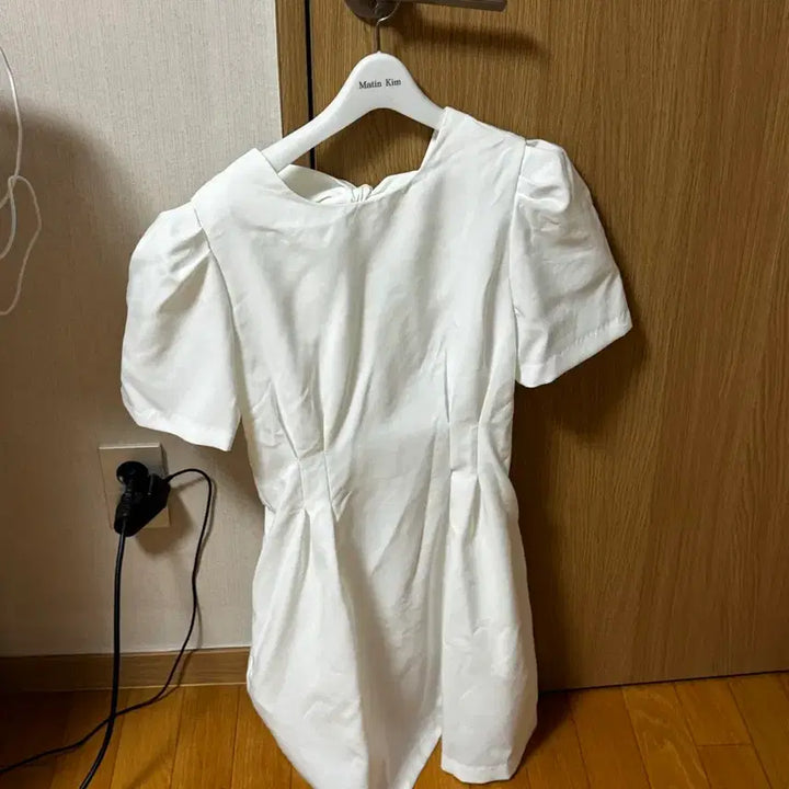 [BUNJANG] White Puff Sleeve Mini Dress / 화이트 퍼프 소매 원피스