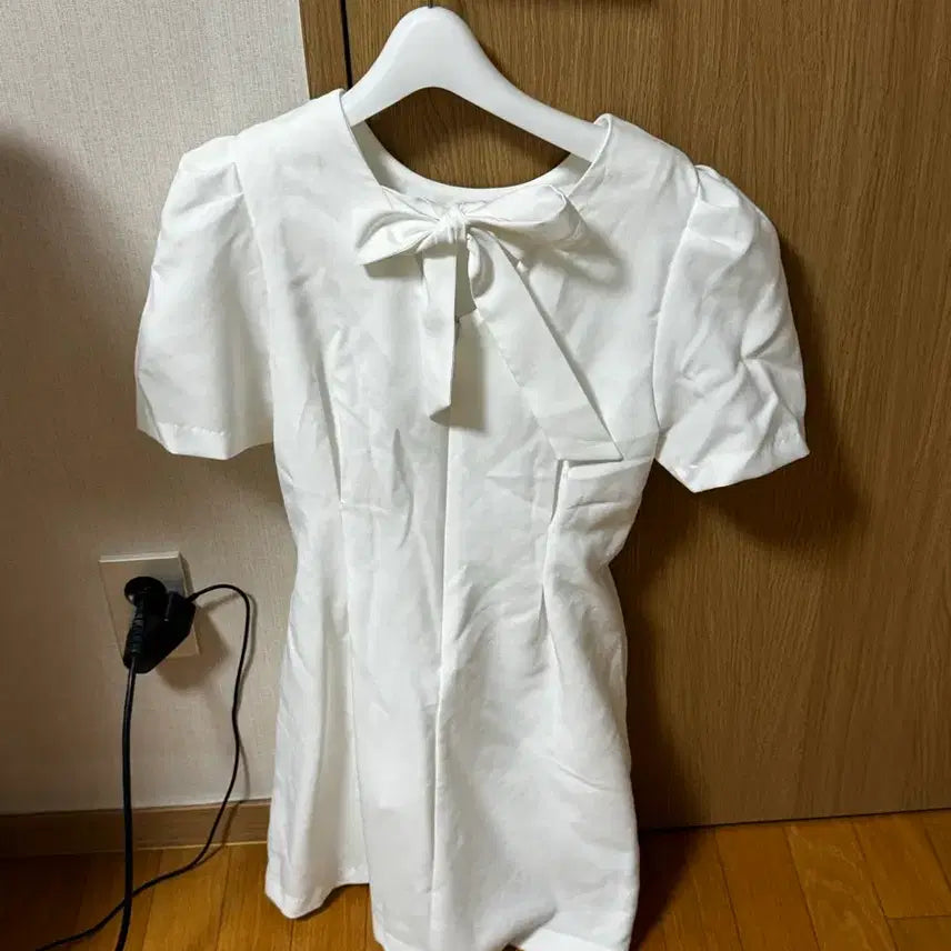 [BUNJANG] White Puff Sleeve Mini Dress / 화이트 퍼프 소매 원피스