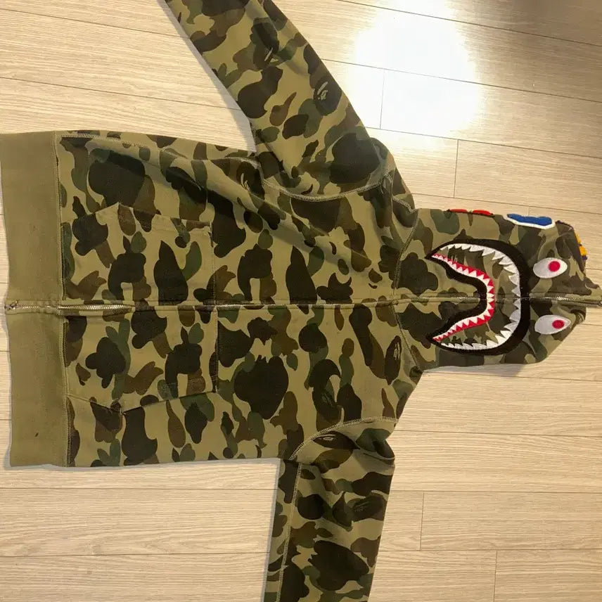 [BUNJANG] Bape Shark Camo Full Zip Hoodie Green (M) / 정품 | 베이프 샤크 카모 후드집업 녹계 m