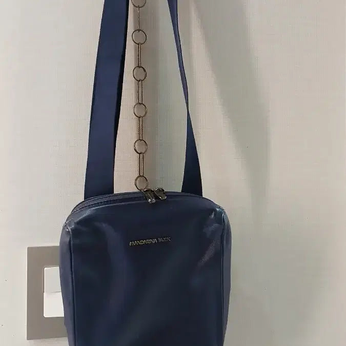 [BUNJANG] Mandarin Duck Navy Leather Crossbody Bag / 만다리나덕 네이비 크로스백