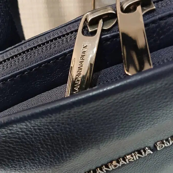[BUNJANG] Mandarin Duck Navy Leather Crossbody Bag / 만다리나덕 네이비 크로스백