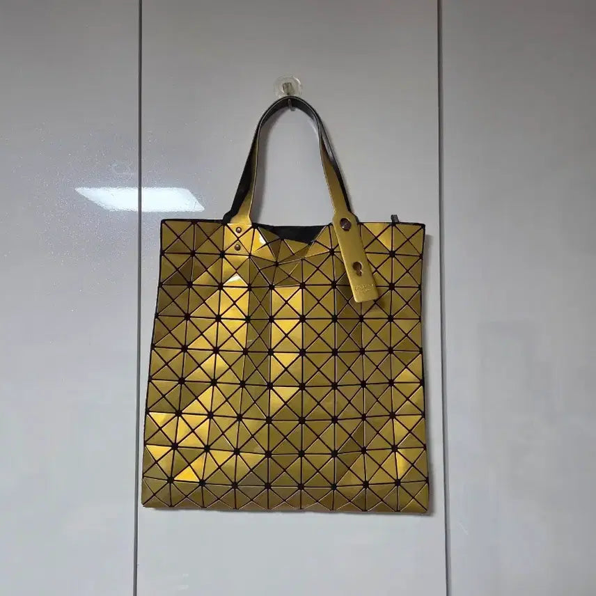 [BUNJANG] Bao Bao Prism Tote Bag Gold / 정품 바오바오 프리즘 토트백 금색