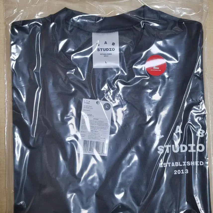 [BUNJANG] IAPP STUDIO 26 IAPP T-Shirt Charcoal White L Size Sealed / L) 아이앱 스튜디오 26 아이앱 티셔츠 차콜 화이트 미개봉 새제품 판매