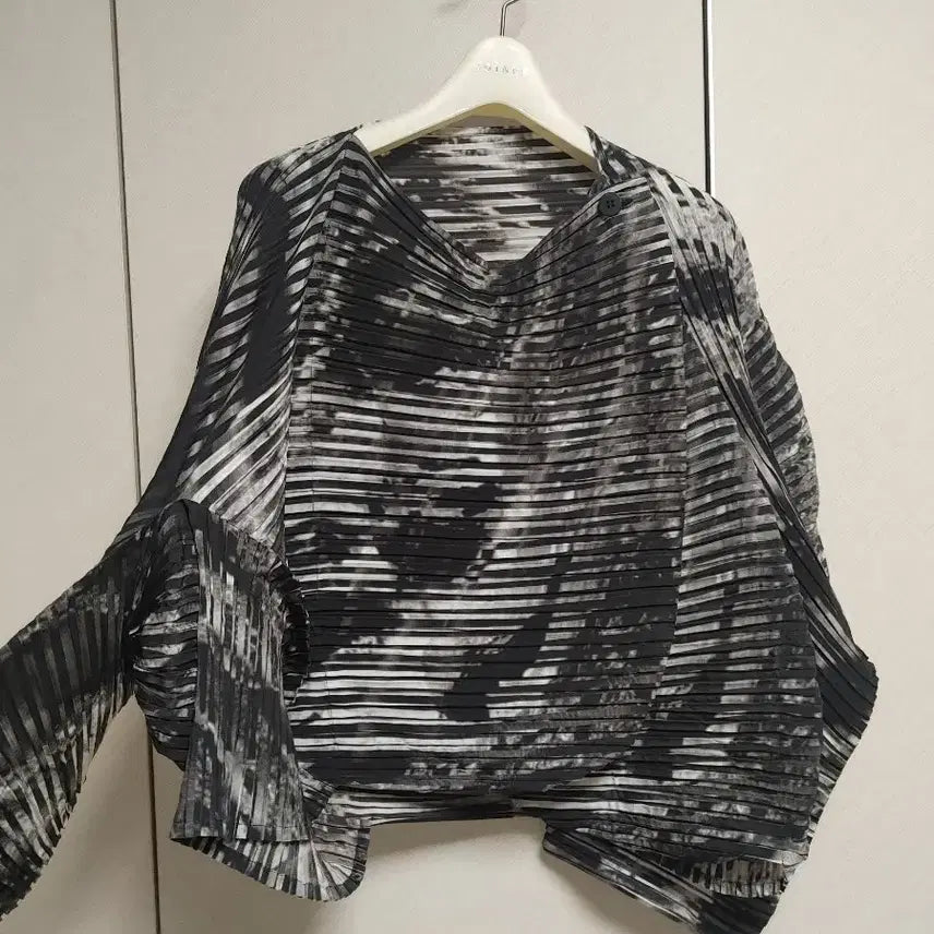 [SOLD OUT] 이세이미야케 가디건