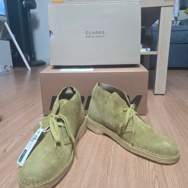 [BUNJANG] Clarks Desert Boots Mid Green Suede / (새상품)클락스 데저트 부츠 uk6.5 250mm