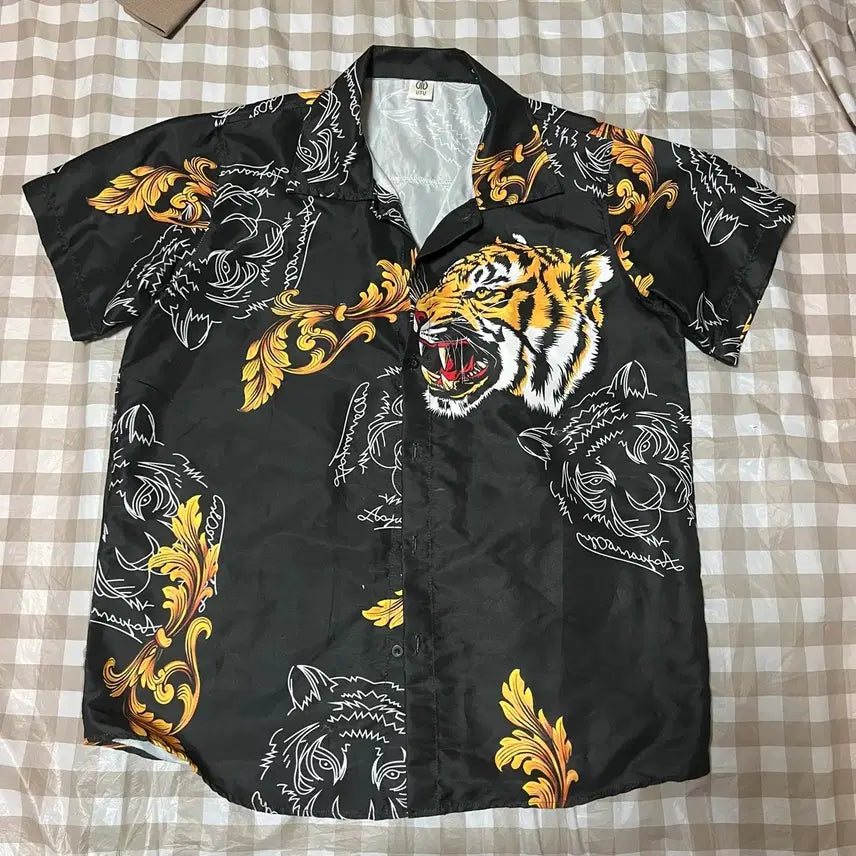 [BUNJANG] UTU Tiger Printing Short Sleeve Shirt XL / UTU 호랑이 프린팅 반팔셔츠 XL 반팔티 블랙 타이거 셔츠