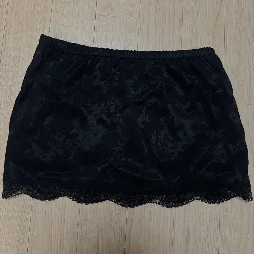 [BUNJANG] Toomuchtax Lace Mini Slip Skirt (Size M) / Toomuchtax LACE MINI SLIP SKIRT M사이즈