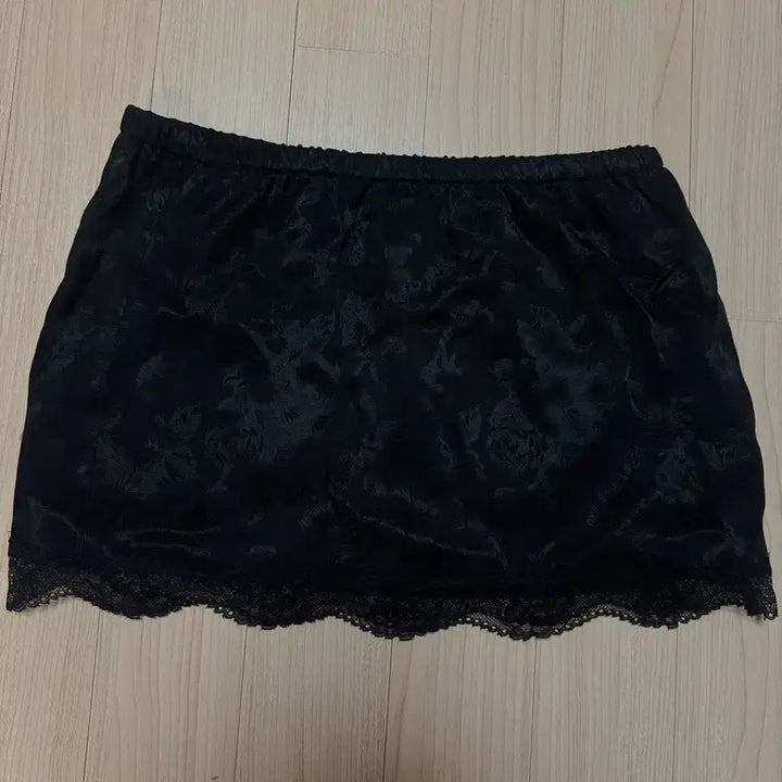 [BUNJANG] Toomuchtax Lace Mini Slip Skirt (Size M) / Toomuchtax LACE MINI SLIP SKIRT M사이즈