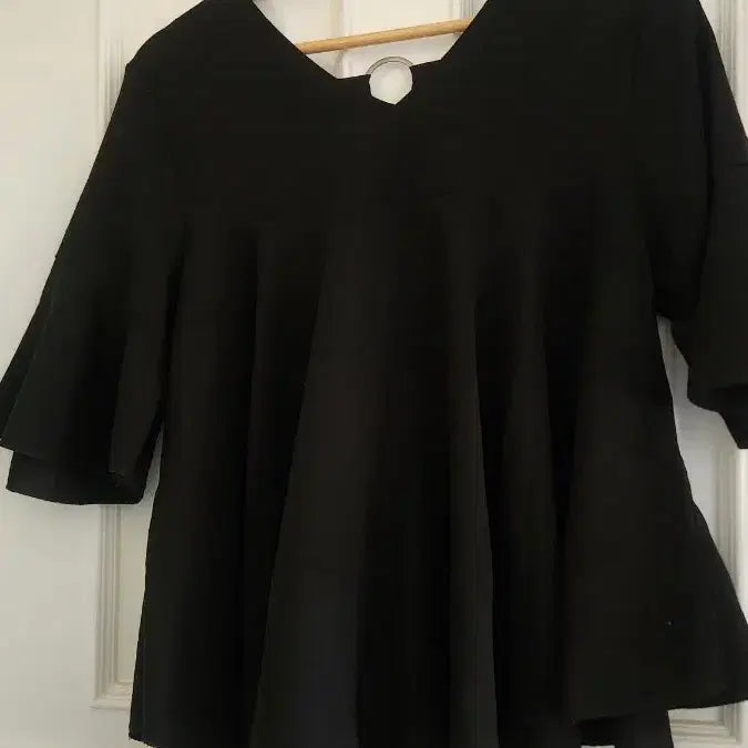 [BUNJANG] Black Flare Short Sleeve Blouse / 블랙 플레어 반팔 블라우스