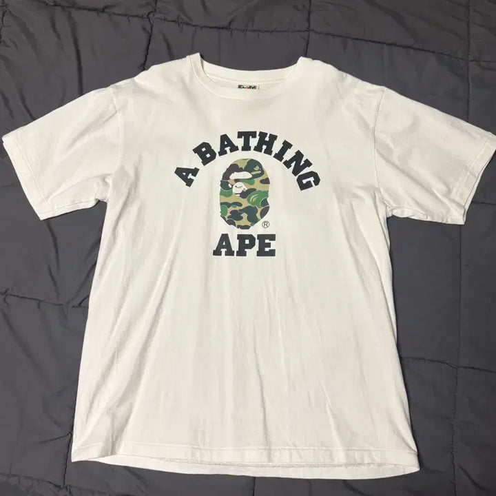 [BUNJANG] A Bathing Ape First Camo College T-Shirt White Green L / ( 상태 좋음 L ) 베이프 퍼스트 카모 컬리지 티셔츠 화이트 그린