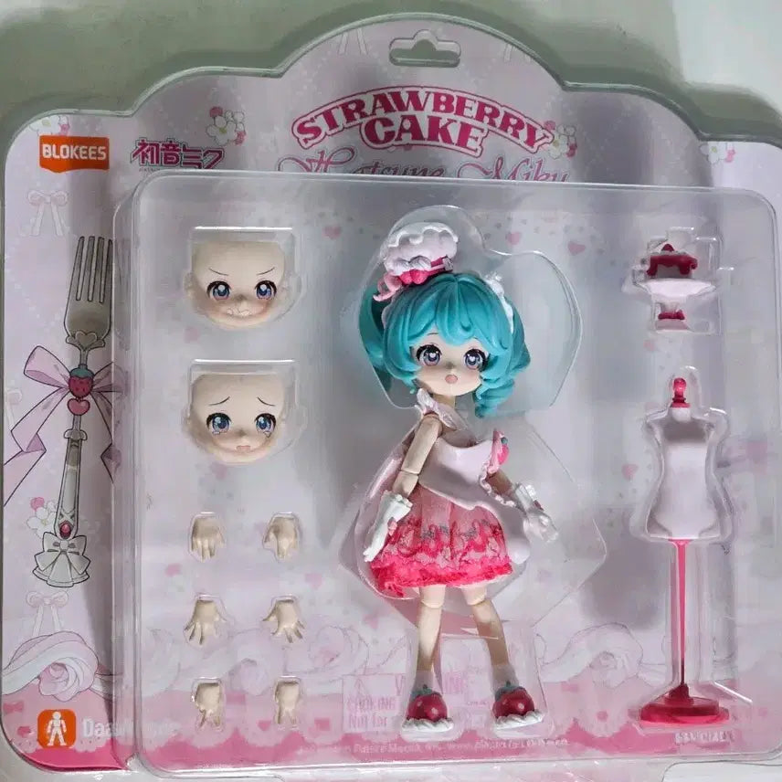 [BUNJANG] Blooky Hatsune Miku Strawberry Shortcake Limited Edition Figure / (미개봉)블로키 하츠네 미쿠 스트로베리 쇼트케이크  한정판 딸기미쿠