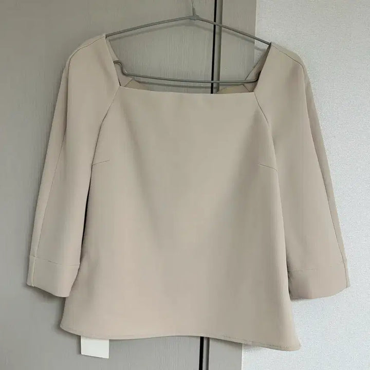 [BUNJANG] Sie Square Neck Blouse - Soy Beige / (새상품) Sie 시에 디엔스퀘어넥 블라우스 / 소이베이지