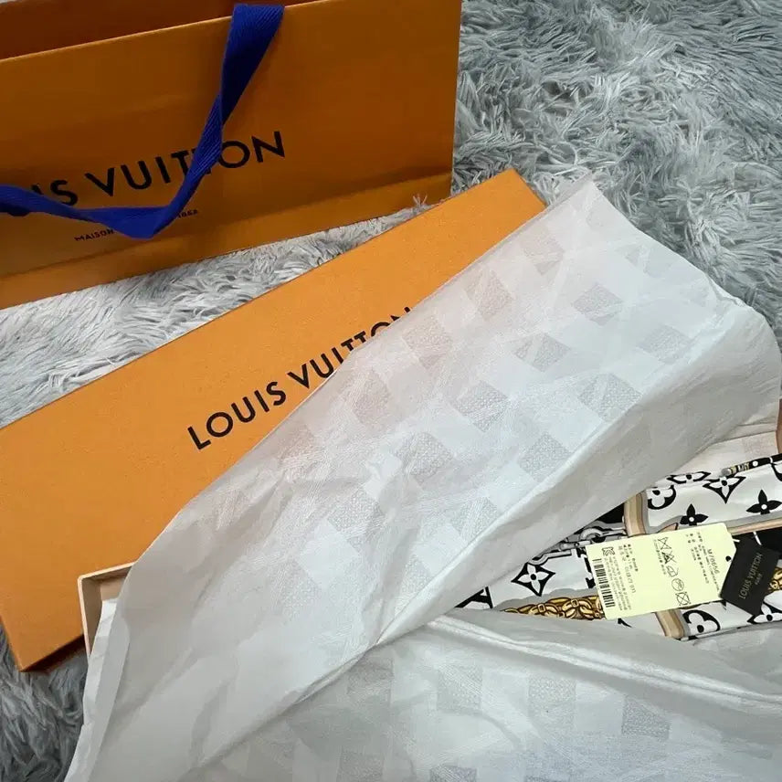 [BUNJANG] Louis Vuitton Monogram Bandana Scarf / [새상품/정품] 루이비통 모노그램 방도 스카프