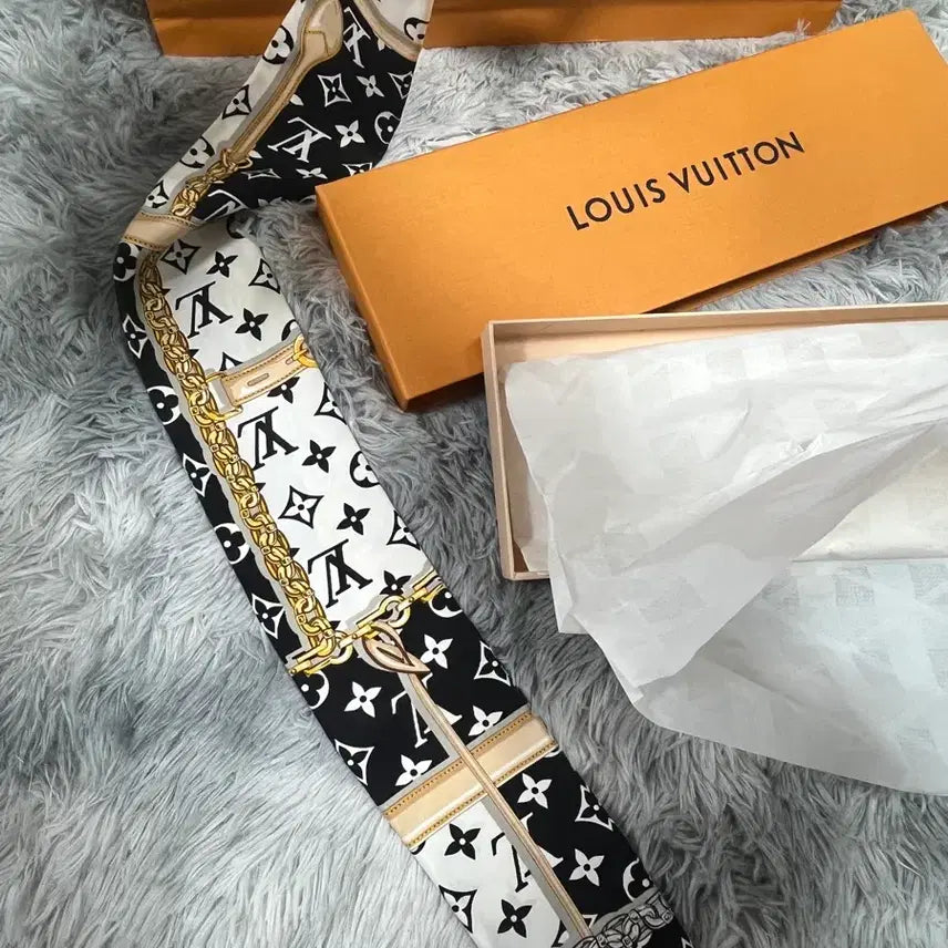 [BUNJANG] Louis Vuitton Monogram Bandana Scarf / [새상품/정품] 루이비통 모노그램 방도 스카프
