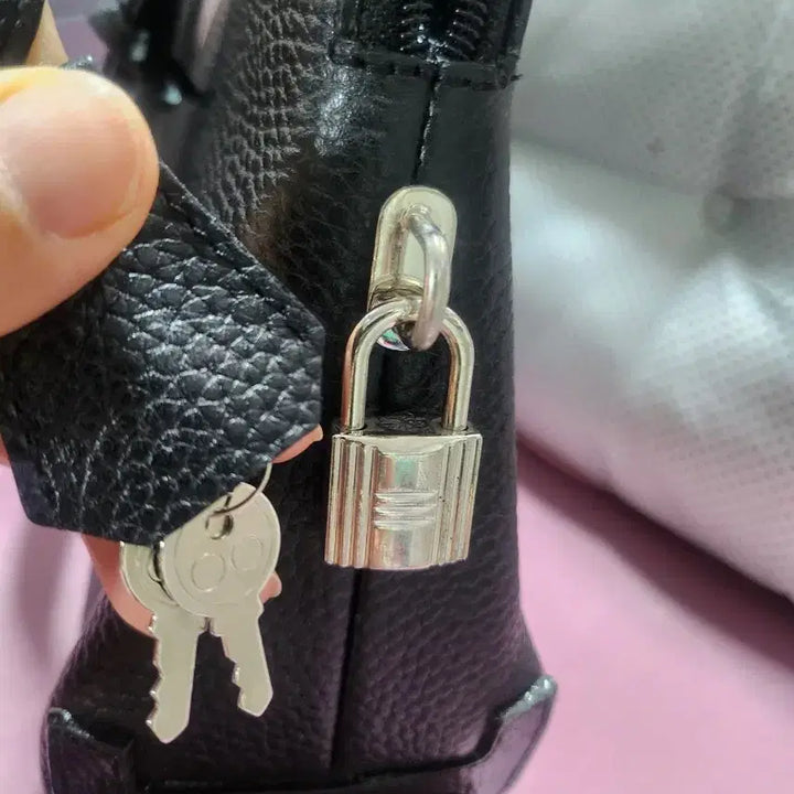[BUNJANG] Black Leather Tote Bag with Lock and Key / 새상품 이태리 블랙 가죽 토트백 (자물쇠/키 포함  비지니스 가방