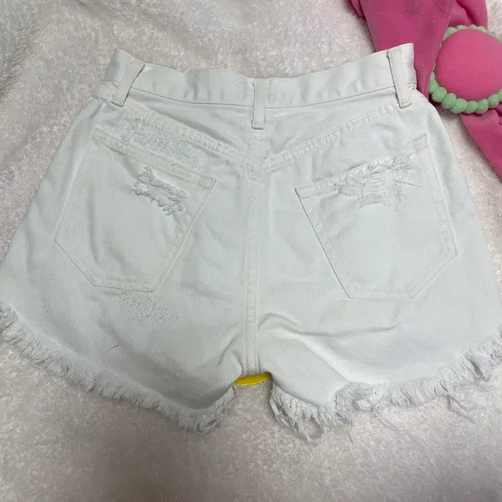 [BUNJANG] Moussy White Denim Distressed Shorts Vintage Pants / moussy 마우시 화이트 데님 데미지 반바지 빈티지 팬츠 쇼츠