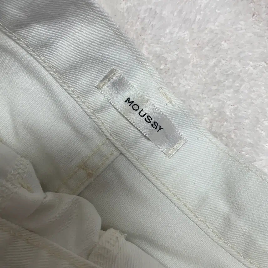 [BUNJANG] Moussy White Denim Distressed Shorts Vintage Pants / moussy 마우시 화이트 데님 데미지 반바지 빈티지 팬츠 쇼츠