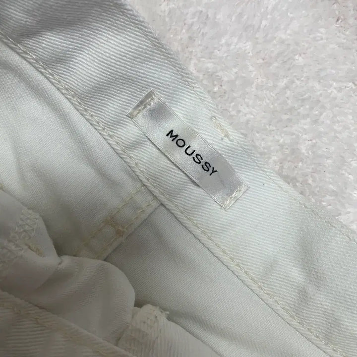[BUNJANG] Moussy White Denim Distressed Shorts Vintage Pants / moussy 마우시 화이트 데님 데미지 반바지 빈티지 팬츠 쇼츠