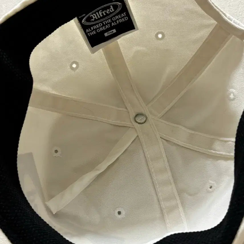 [BUNJANG] Alfred Cap Hat White / 알프레드 캡 모자 화이트