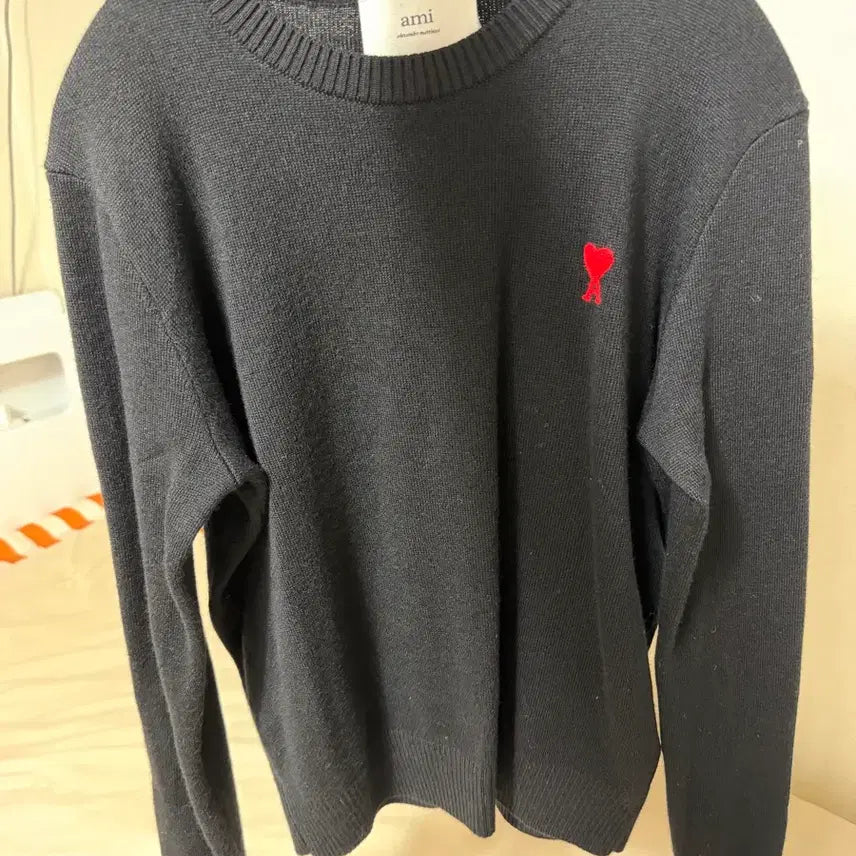 [BUNJANG] AMI Small Heart Black Knit Sweater / 아미 스몰 하트 블랙 니트
