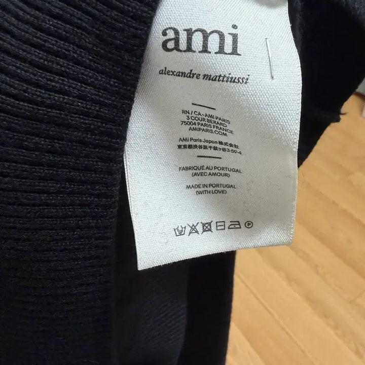 [BUNJANG] AMI Small Heart Black Knit Sweater / 아미 스몰 하트 블랙 니트