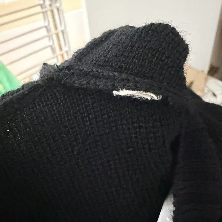 [BUNJANG] AMI Small Heart Black Knit Sweater / 아미 스몰 하트 블랙 니트