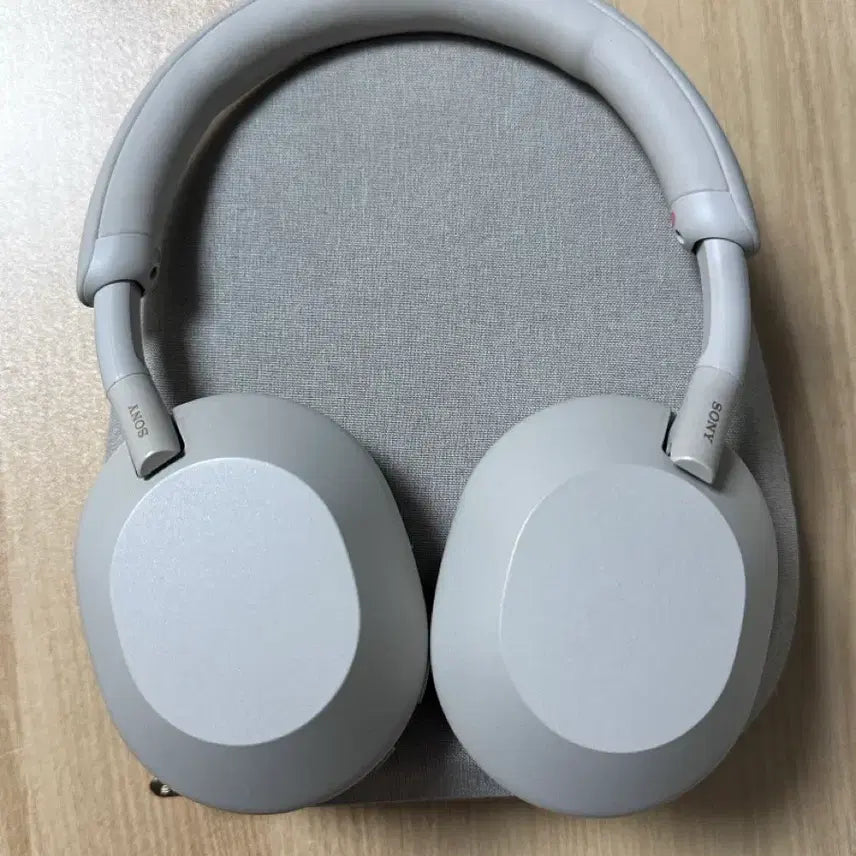 [BUNJANG] Sony WH-1000XM5 Bluetooth Headset Silver / 소니 WH-1000XM5 블루투스 헤드셋 실버 색상
