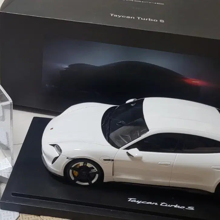 [BUNJANG] Porsche Taycan Turbo S 1:18 Diecast Model / 타이칸 turbo s   1:18  다이캐스트