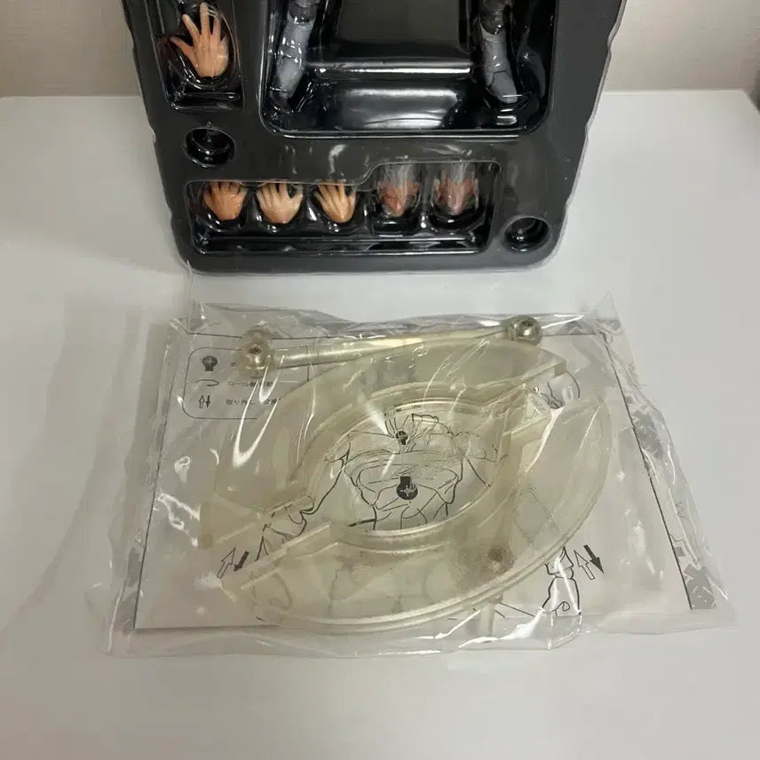 [SOLD OUT] 죠죠 장 피에르 폴나레프 초상가동 초판 판매