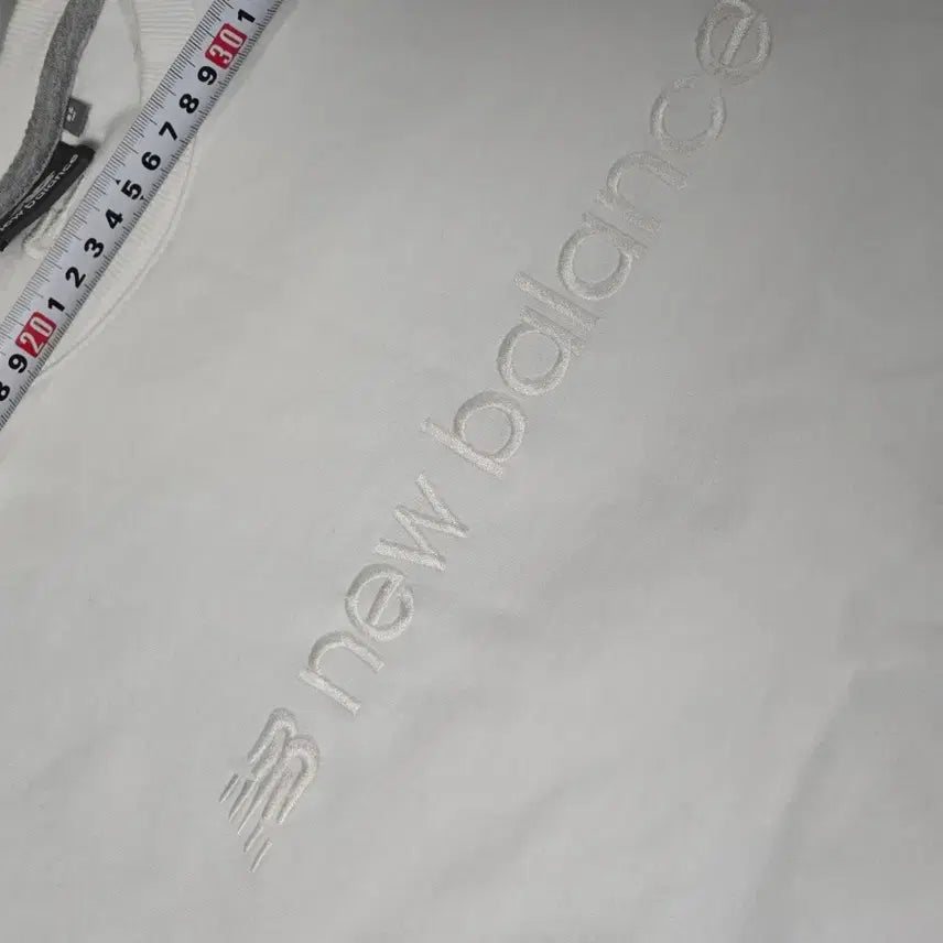[BUNJANG] New Balance White Sweatshirt / 뉴발란스 화이트 맨투맨