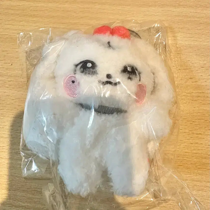 [BUNJANG] IVE MiniB 10cm Keyring Cherry / 아이브 미니브 10cm 키링 체리