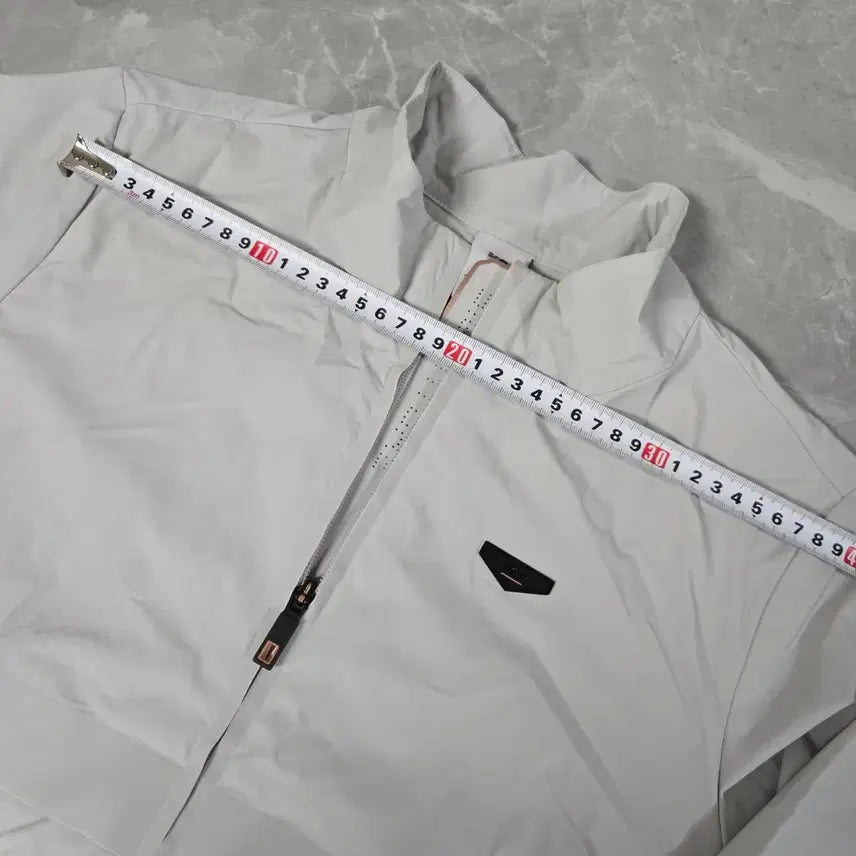 [BUNJANG] K2 Ivory Windbreaker Jacket / k2 아이보리색 바람막이 자켓