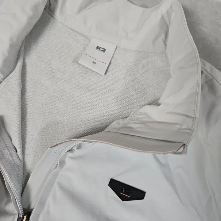 [BUNJANG] K2 Ivory Windbreaker Jacket / k2 아이보리색 바람막이 자켓