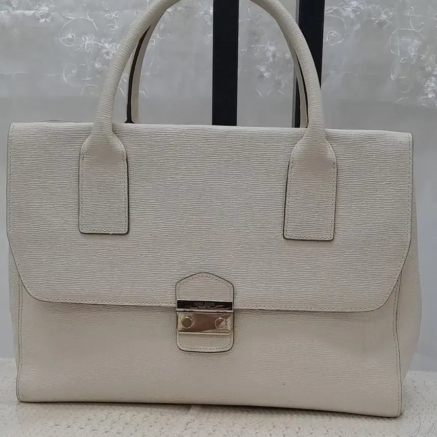 [BUNJANG] Nina Ricci Ivory Tote Bag / 니나리찌  토트백