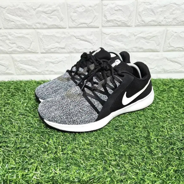 [BUNJANG] Nike Varsity Complete Trainer Sneakers (Size 285) / 나이키 285 바시티 컴플리트 트레이너 운동화