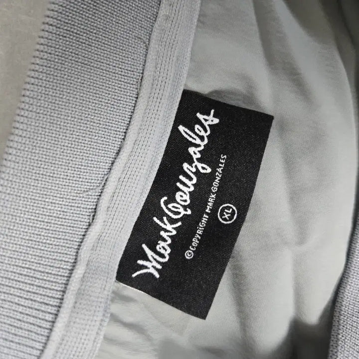 [BUNJANG] Mark Gonzales Pullover Sweatshirt Gray / Mark Gonzales 마크 곤잘레스 풀오버 회색