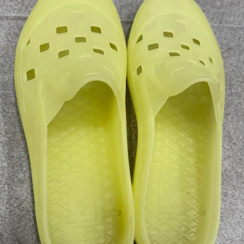 [BUNJANG] Vans Slip-On Jelly Sandals Lemon Yellow / 반스 슬립온 샌들 젤리 레몬색(정품)