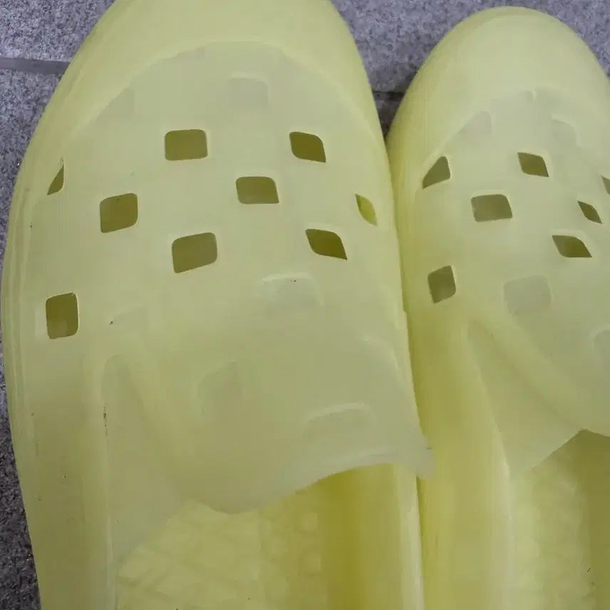 [BUNJANG] Vans Slip-On Jelly Sandals Lemon Yellow / 반스 슬립온 샌들 젤리 레몬색(정품)