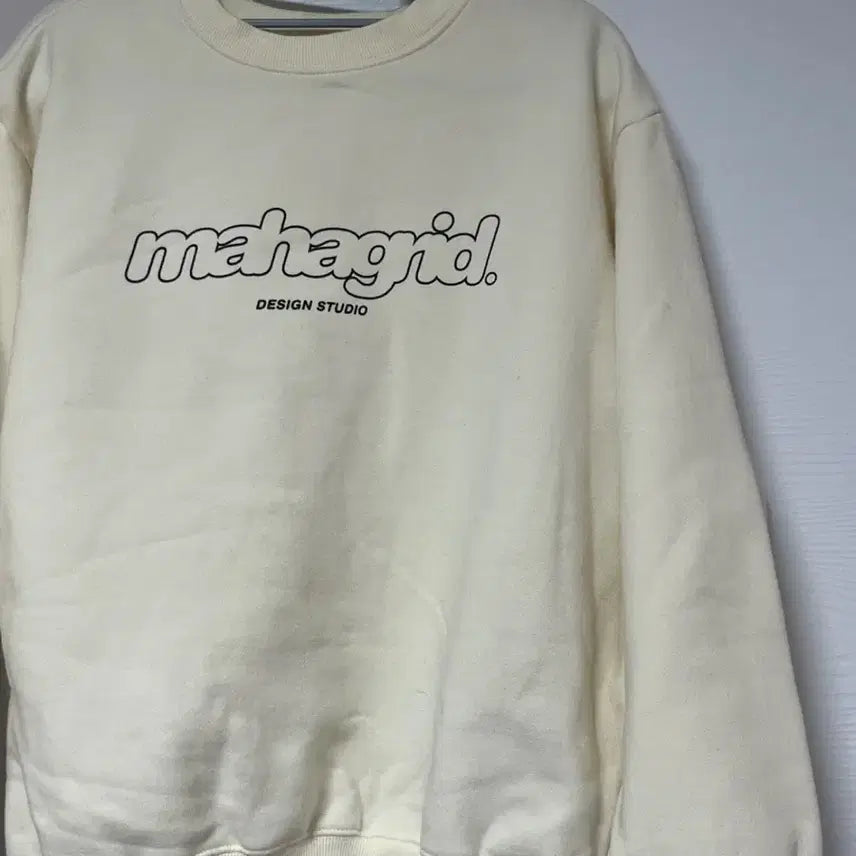 [BUNJANG] Mahagrid Ivory Fleece Sweatshirt / 마하그리드 아이보리 맨투맨 기모