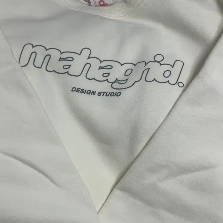 [BUNJANG] Mahagrid Ivory Fleece Sweatshirt / 마하그리드 아이보리 맨투맨 기모