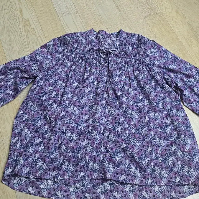 [BUNJANG] The Edge Purple Flower Smocking Blouse / 더엣지  퍼플 플라워 셔링 면소재 블라우스(55-66)