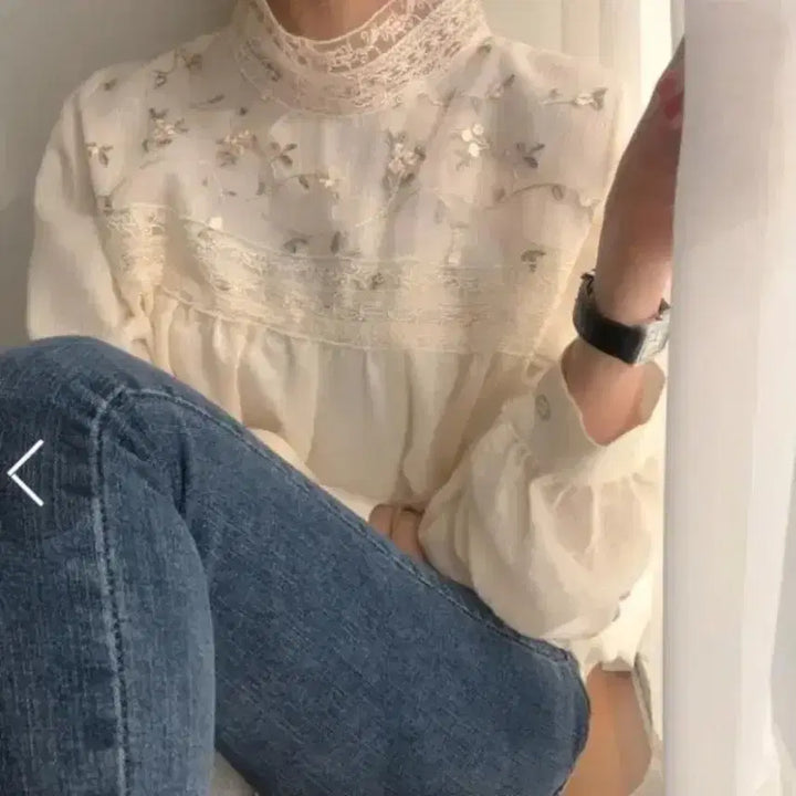[BUNJANG] Moyble French Embroidery Lace Blouse Beige / 모이블레 꽃자수 레이스 베이지 블라우스