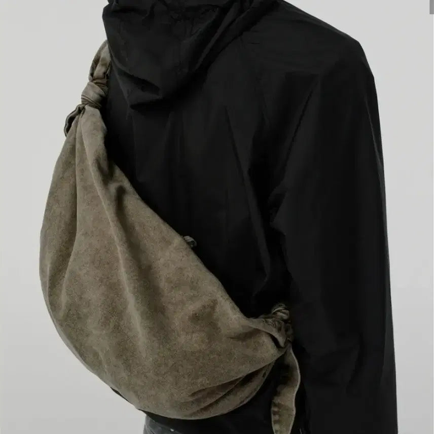 [BUNJANG] Suede Messenger Bag (New) / 스웨이드 메신저백 (새상품)