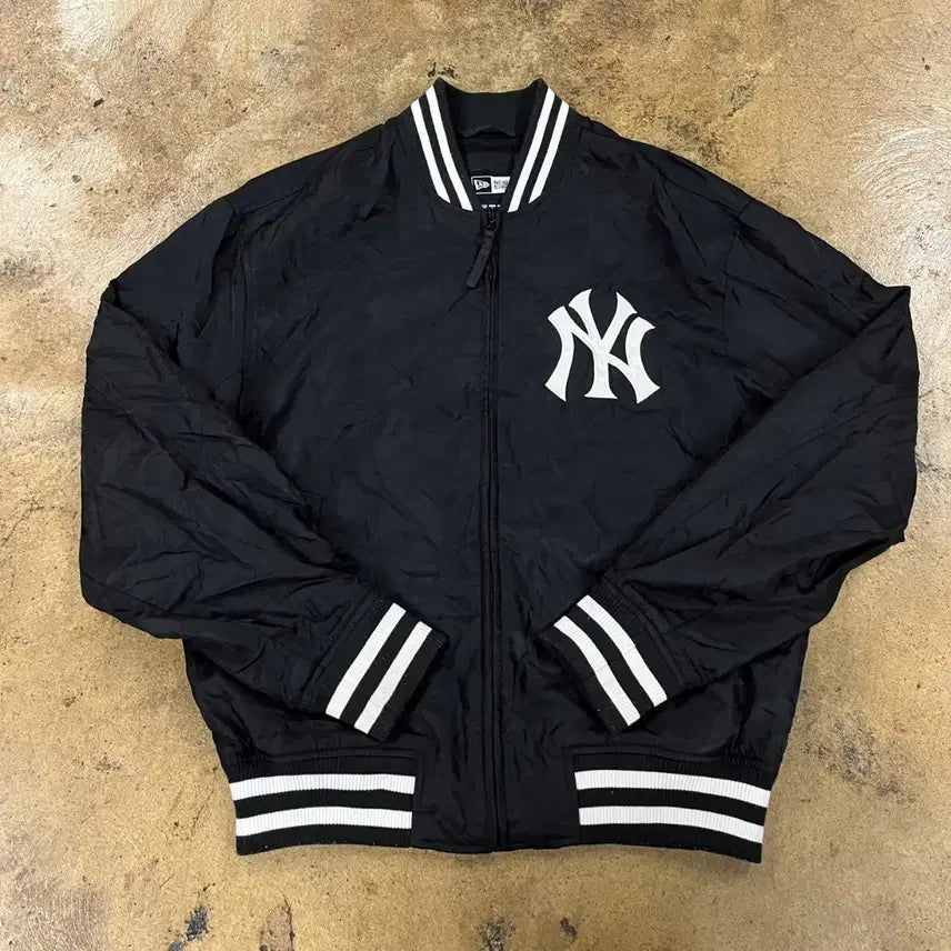 [BUNJANG] New Era Yankees Black Windbreaker Jacket (Authentic) / [정품/L] 뉴에라 양키즈 블랙 바람막이 자켓