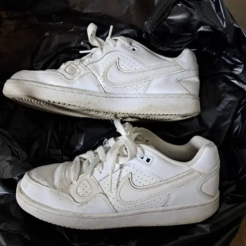 [BUNJANG] Nike White Sneakers Size 240 / 나이키 흰색 운동화 240