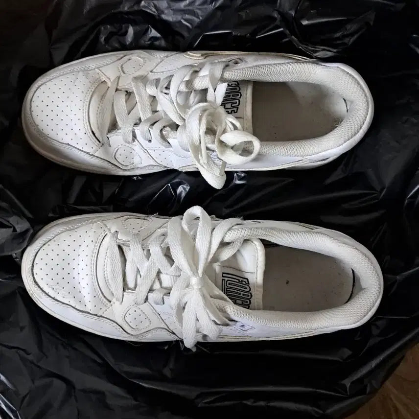 [BUNJANG] Nike White Sneakers Size 240 / 나이키 흰색 운동화 240